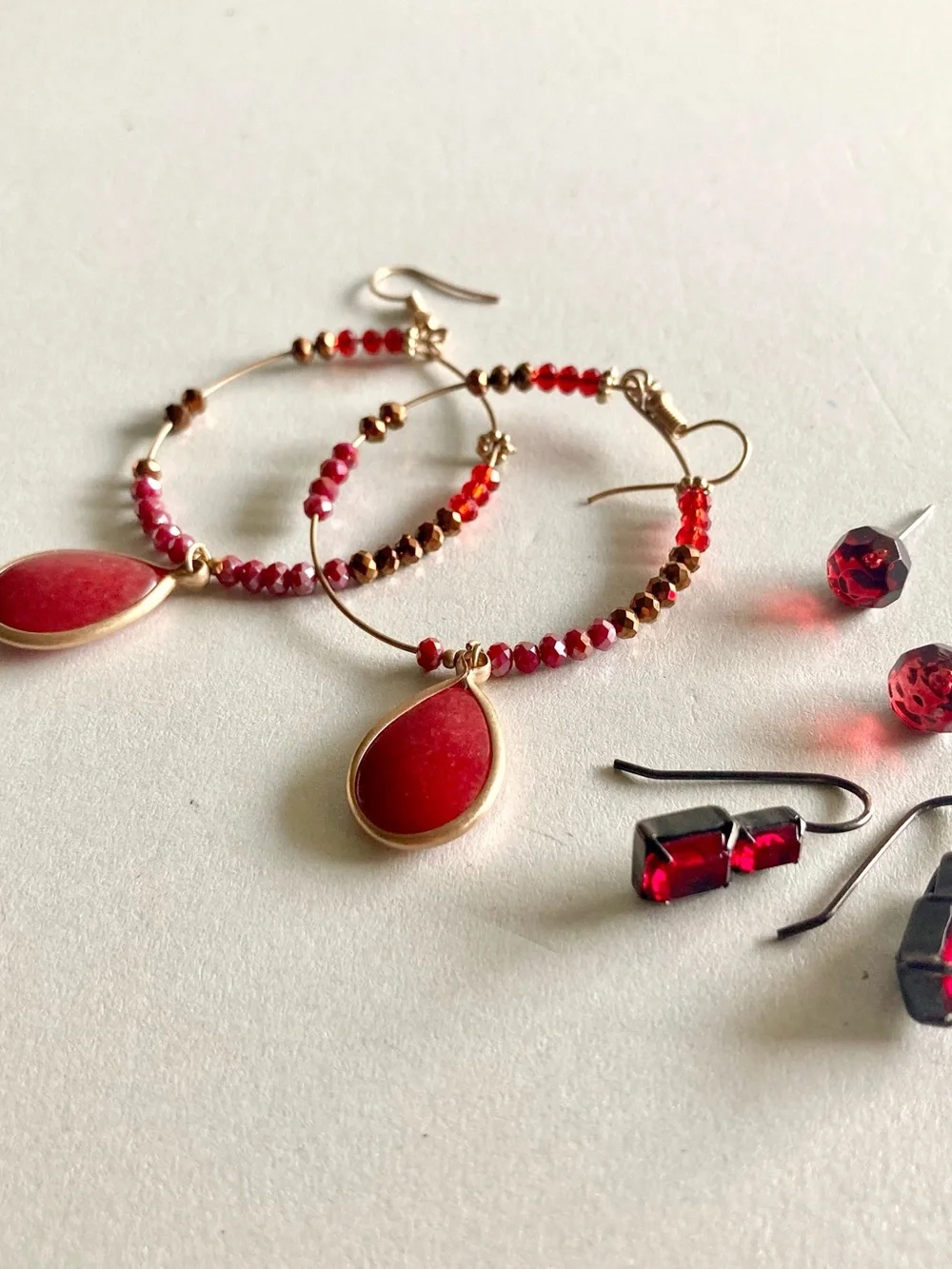 Red,Gold tone Statement Necklace and Earring bracelet 5 pc Set preloved Jewelry